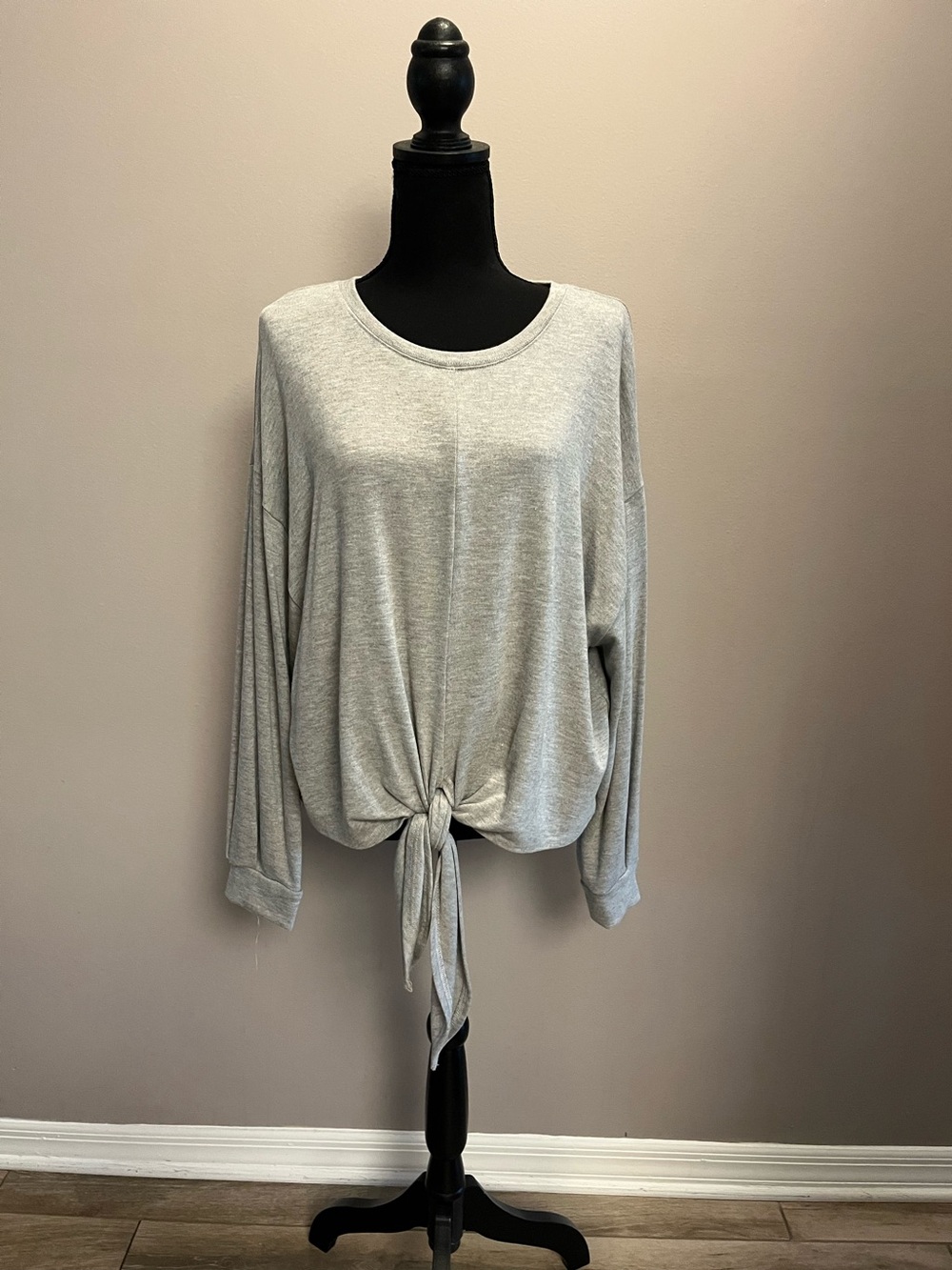 Karen Kane Light Gray Tie-Front Long Sleeve Top, Size XL